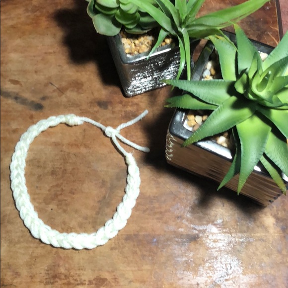 Gorgeous Snow White choker - Picture 1 of 3